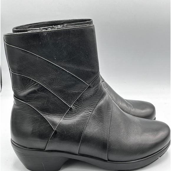 UC Ultimate Comfort 24/7 Black Leather Ankle Boots Women’s Size US 7 Side Zip - Picture 11 of 11